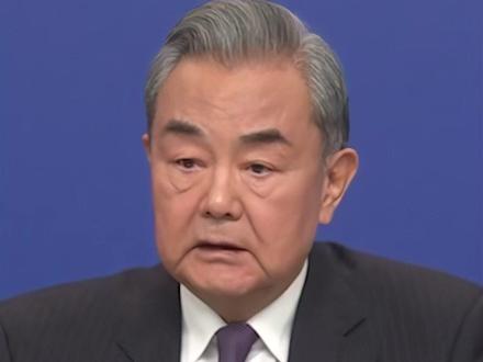 王毅:临近边界的缅北电诈园区已经全部清除,中泰缅老四国正合力集中打击泰缅边境的电诈。斩断伸向人民群众的黑手,切除网络电诈毒瘤!