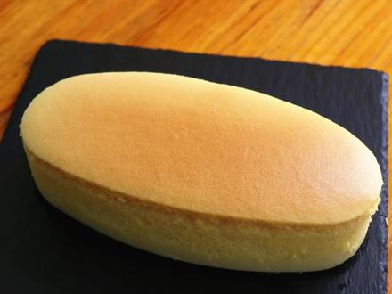 想吃乳酪蛋糕,但是没有奶酪,可以试试做口感类似的酸奶蛋糕,口感细腻,入口即化