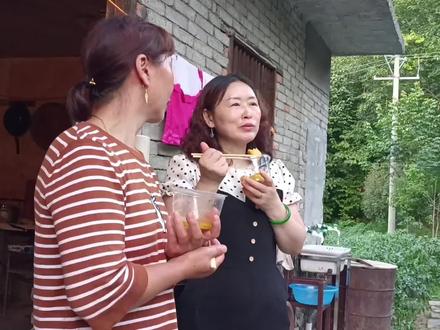 两姐妹嫁给两兄弟,姐妹变妯娌 姨妈是二婶,二伯是姨爹,表弟是堂弟,表姐是堂姐