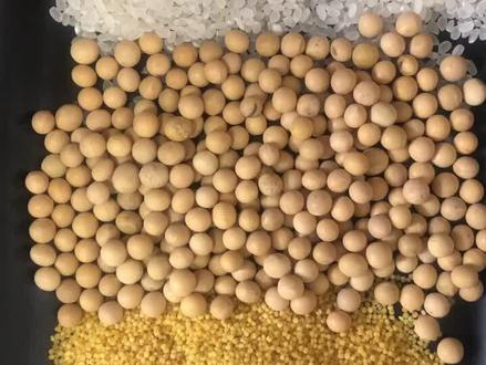 这个配方做出来的豆浆真的超好喝~家有破壁机的赶紧试试吧。20克大米+10克小米+50克黄豆,清水800毫升