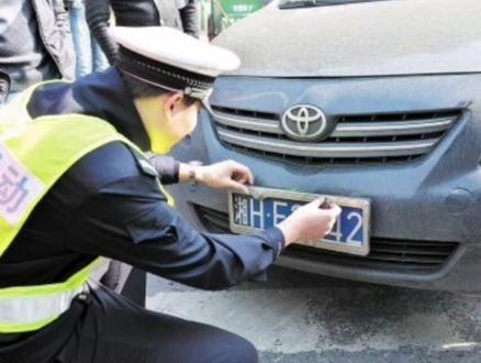 车牌固封螺丝缺少会罚款吗?#汽车知识 #汽车 #汽车年审