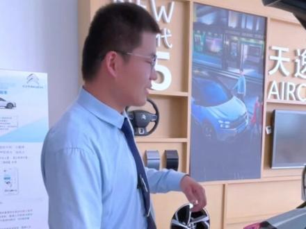 凡尔赛C5X的后排座椅放倒是不是纯平的?真人演示带你看一下
#神龙造全球销 #开法系车探宝藏生活 #法系良心好车 #良心车良心价 #临沂