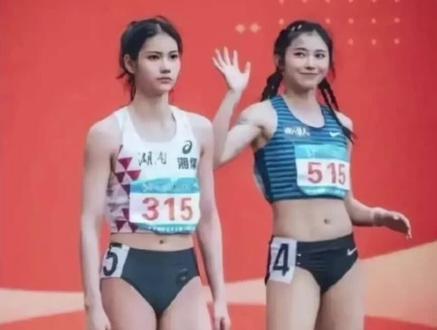 有国外网友发布了一张中国田径女神夏思凝和吴艳妮的照片。并且写道:中国......女运动员100%是女性。简直是革命性的!