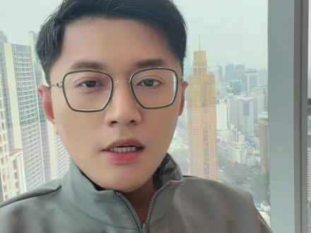 那些笑话我卖飞的人,你们记住我的话:一次挣全部的钱不叫厉害,全年一直能挣到钱才叫厉害。只要被挂一次,就会耽误太多的机会成本。因为没有子弹,只能眼睁睁看着大好的行情而无法进场。市场不会让所有人都挣到钱,如果人人都挣钱,那么挣得是谁的钱?韭菜变聪明了,资本就开始换套路了。但是不管资本换什么套路,你们记住,不贪心、不追高、不割肉就不用怕。