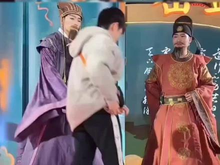 两位大人被“下一题”整懵了,最后还要给人家妈妈道歉 哈哈哈哈哈哈🤣🤣#盛唐密盒 #大唐不夜城盛唐密盒搞笑视频 #盛唐密盒名场面盘点 #搞笑 #万万没想到