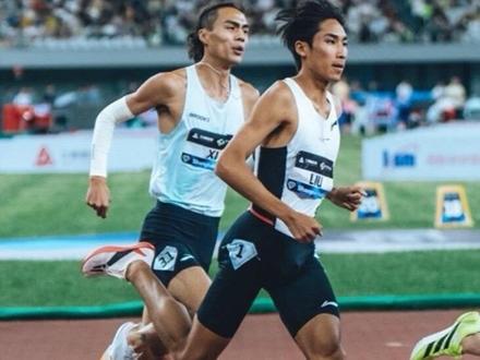 #奚枭横 跑出1:45.62,职业生涯第三次跑进146大关;#刘德助 跑出1:45.79,职业生涯第四次打开146。至此,中国男子800米历史前10成绩中,两人占据了7席,正是两者相互“较劲”,携手助推了中国男子中跑的前进脚步。相爱相杀的俩哥们,期待144吧!#98跑