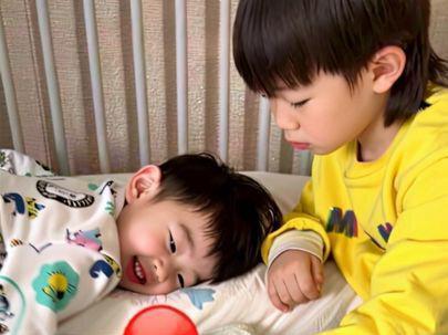 真没想到他们是这种反应来着…… 本来想玩梗,
最后被孩子的纯真善良感动的不知道怎么解释🥹
#娜塔莎 #亲子日常 #滚崽蛋仔 #90后带娃 #黄炎傅潇倩