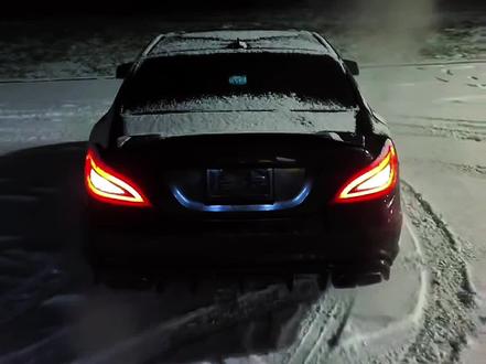 夜幕降临便是我的主场#国外合法拍摄国内请勿模仿 #恶魔之眼