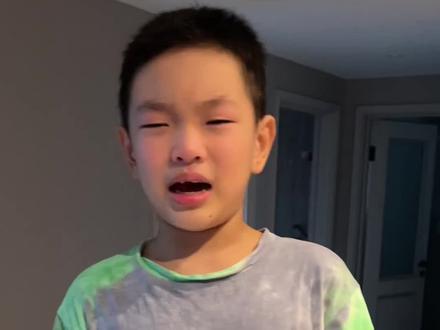 拼乐高拼错了,从非常崩溃到找到错误并解决问题用了15分钟,看来还是有点成长了。#小孩子的快乐总是那么简单