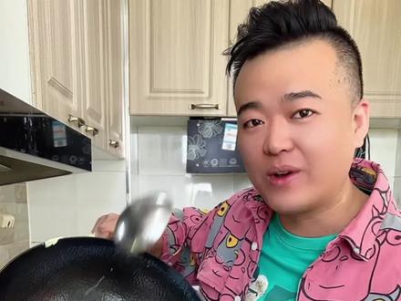 铁锅在家怎么保养 光亮不易粘 还不生铁锈呢