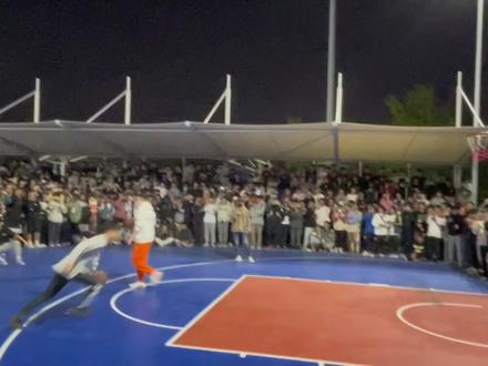 #陈登星 #周楷恒 #校园行 星哥 扣篮真的炸裂,周楷恒实战也是真的强,但我们校队也不孬,气氛拉满了!