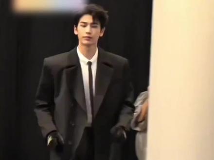 就这个张凌赫有趣的灵魂万里挑一#张凌赫 #张凌赫新剧归鸢开机