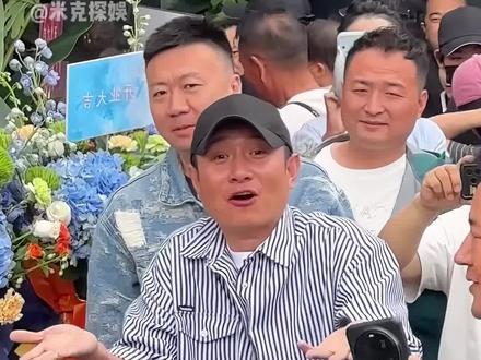 文章上海面馆开业这一天,张杰送花篮、德云社站台,真实人脉曝光才知是我低估他了 #文章 #张杰 #刘威 #影娱热点团 #内容启发搜索