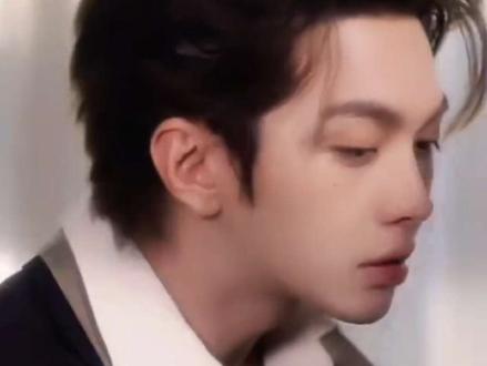 小鸡🐥啄米吗?好甜啊#叶皓然#孟娜 #苟钰浠 #向全世界安利 #爱了 @叶皓然也好燃(12.31西安跨年版) @孟娜 @苟钰yù浠xī