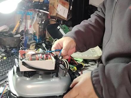 #专业维修 #音响设备 #电器维修 #功放机维修 #喇叭修复 九阳空气炸锅不通电故障
检修(2)温度保险是10A
216℃的用200℃可以吗。