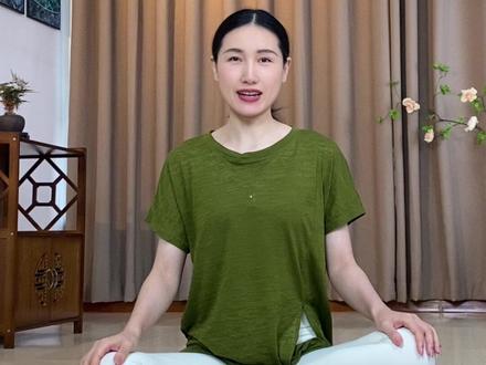 女性睡前必练的三个瑜伽动作,大家一定要耐心听细节#瑜伽 #居家锻炼 #小动作大作用 #床上瑜伽