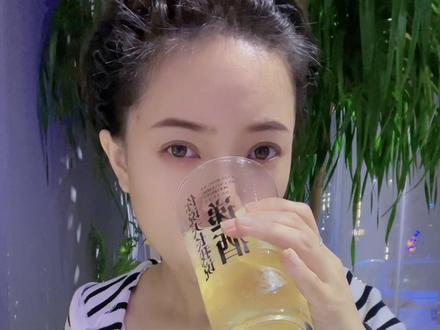 爱上微醺🫶🏻
芝华仕12年威士忌➕雪碧➕柠檬🍋
既然没有条件宿醉,那就微醺吧🍻#干一杯多巴胺饮料 #仙女都在喝什么 #谁懂啊真的很好喝