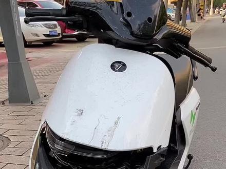 你是真帅啊,当我收到求救信息时感到现场,人没事车辆追尾了,车架变形但是质量还是过硬#交通安全 #安全骑行 #电动车 #九号真智能 #n70c