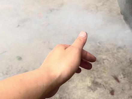 下雨天和冬天!汽车排气管喷白烟的原因!和正常烟雾与烧机油的区别!