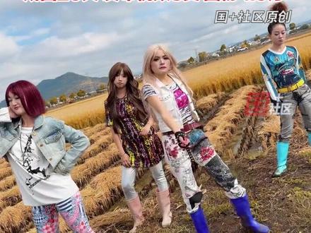 11月14日,云南昭通。云南草根天团“土NE1”包谷地出道火出圈,成团20天,发布视频3支,圈粉4.5万。独家对话队长:我们有全职宝妈,有大学生,不是亲戚,只因热爱走在一起。