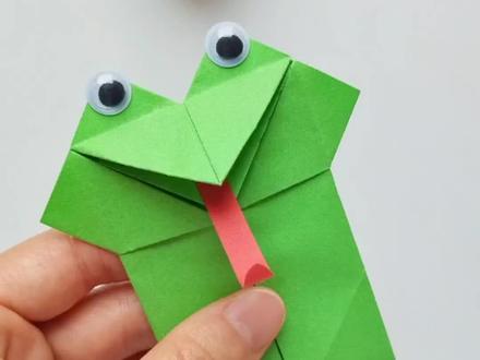 教你来折一只嘴巴会动的小青蛙,简单又好玩,妥妥的哄娃神器,小朋友超级喜欢。#亲子手工#幼儿园手工#手工折纸 #青蛙折纸 #哄娃神器