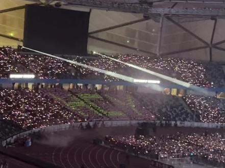 第一视角体验拼字惊喜!😭
#华晨宇 #华晨宇火星演唱会 #火星演唱会 #华晨宇深圳站 #演唱会