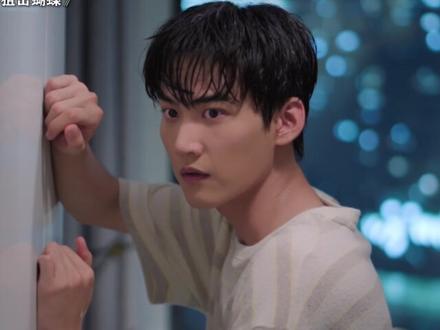 李雾洗澡忘带上衣被姐姐撞见!#狙击蝴蝶 #周柯宇 #陈妍