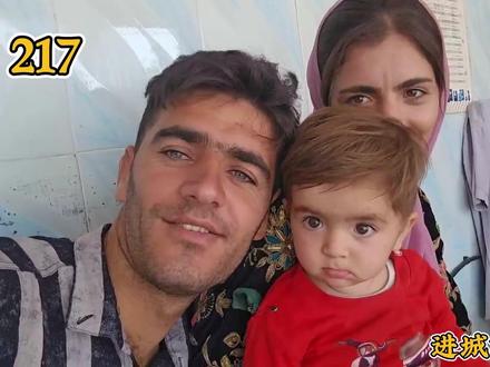 欧文一家进城购物,带孩子去游乐场,还玩起自拍,生活有滋有味。 #欧文一家 #伊朗 #戴安娜 #萨拉 #乡村