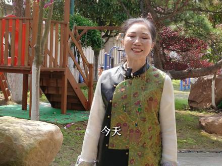 蕨菜炒肉。柴火旺,春味香。趁着团建,上山摘了很多新鲜的蕨菜,头一回用柴火灶炒给家人们尝,大家都夸好吃。2026年,愿我们的日子和生意,都像这灶火一样——红红火火,越来越旺#衡东 #女性成长 #女性创业 #女性智慧