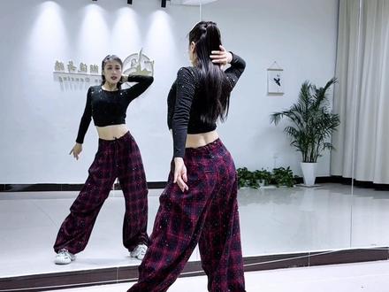 #原创编舞 小舞蹈《好运来》分解来啦,明天上午8点半直播间教学。#好运来 #音乐一响过年氛围感拉满 #一步一步教会你跳舞 #丽娟潮流舞蹈