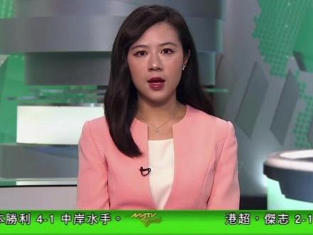 七只狗狗结伴回家。#狗是人类最忠诚的朋友