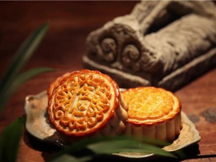 中秋分月饼啦!你试试?#中秋就要吃的开心 #过中秋的仪式感 #高中生