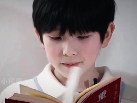 这个13岁的身体里住着一个,从9岁起就开始努力掌控自己人生的强大灵魂#陈浚铭#TF家族四代#养成系#时代峰峻#幺儿