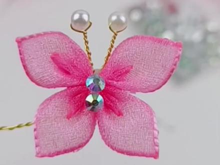 迷你版的小蝴蝶。珍珠纱2.5做的,、详细教程来了。#精美饰品 #简单手工花制作教程