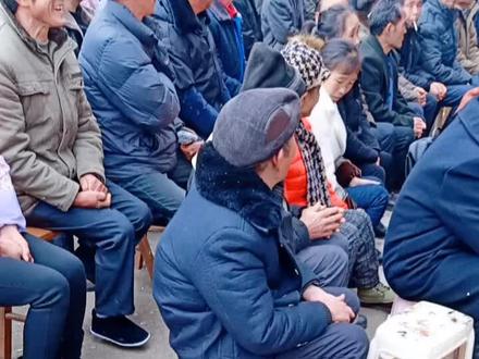 陈氏家族第一排再字辈这被没人坐了,第二排通字辈没几人,你是什么字辈