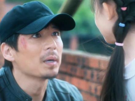 #网剧谁动了我的隐私开播 #谁动了我的隐私 昔日拳王与职业打手近身肉搏,为救女儿拼尽全力、以命相搏。这份深沉父爱,足以撼动一切。#魏千翔#谁动了我的隐私全员恶人