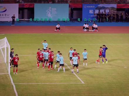 涪陵VS万盛。伤停补时万盛守门员头球绝平涪陵!!!#渝超联赛