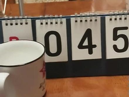 儿子听他爸唱歌把自己唱哭
我问儿子孩子他爸咋唱的?
儿子一开嗓太感人了
最后才懂老公是这么唱的! #思乡 #家庭日常 #父子 #歌曲黑土的乡愁 #唱歌