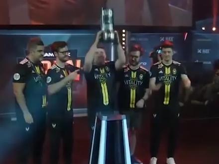 csgo职业哥【ZwyOo】#csgo #zwyoo#go资讯