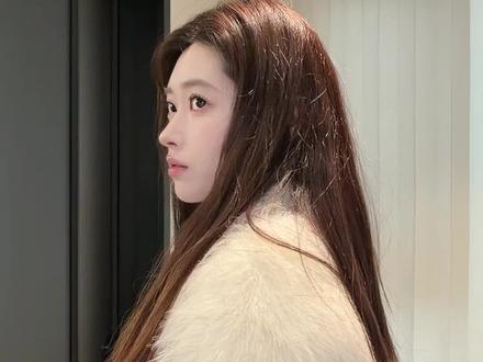 秋冬不再臃肿!4个贵气感美女发型🤎看这篇就够! #发型教程 #秋冬发型 #厚外套发型 #发型就这么简单