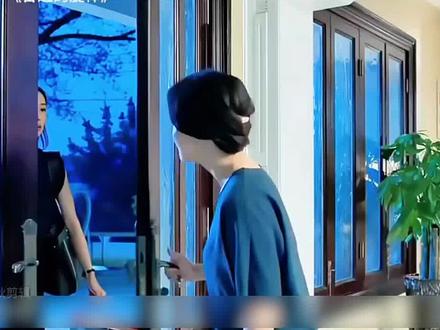 女孩给总裁送文件,碰巧看到了桌上的全家福,竟是自己苦寻多年的大恩人结果万万没想到#我的观影报告 #好剧推荐