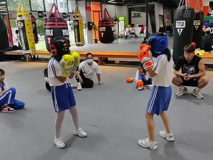 6岁以后是培养小朋友进行专项运动训练的好时机,拳击格斗类运动,是最运动中锻炼最全面的#兴趣才艺 #拳击 #运动 #暑假班火热招生中 #亲子