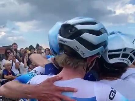 恭喜捷安特赞助车手 赫鲁内维亨乘骑新款pro pel 在最后冲刺阶段,上演极限绝杀,获得2022环法第三赛段冠军🏆。