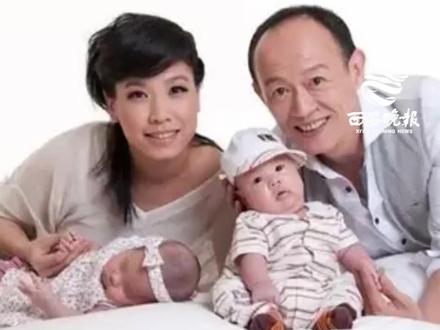 老戏骨金士杰近60岁生下龙凤胎,坦言“自己曾是个快乐的独身主义”,如今老来得子会更珍惜与家人相聚时光,57岁时娶22岁的学生,如今73岁。#金士杰 #老来得子 #龙凤胎 #独身主义