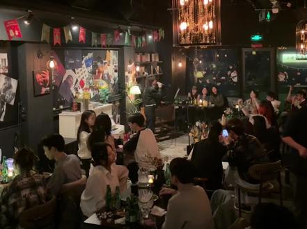 #歌曲两个人不走散 两个人 轻轻的 浅浅的 稳稳的