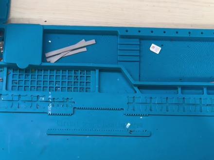 魅族22拆后盖教程,有几个注意事项和大家分享下,1.加热温度一定要够,温度微微烫手效果最佳,2.可以多划几次,不要想着一下就弄好,由浅入深,3.后盖拆掉后摄像头一定用贴纸保护好,有想自己更换的可以参考下,有手机问题随时私信我!#上热门 #魅族 #魅族手机维修#拆机教程 #手机数码 @抖音小助手 @DOU+小助手