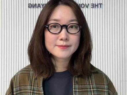 家长速看!2025高考作文或考中美关税战,提分秘籍在此 2025年高考日益临近,作文备考刻不容缓!今年高考作文极有可能考中美关税战,这场贸易战重塑全球经济格局,深刻影响中国科技产业与百姓生活 。本文独家透露三个押题方向,从科技突围到合作共赢,结合华为、比亚迪等满分案例,还有《时政热点作文押题预测版》加持,连续九年押中高考作文,涵盖100篇国报优秀评论员文章,手把手教孩子写出55分+作文,高考提分就靠它,赶紧为孩子收藏转发!#高考押题 #2025高考 #高考英语 #家长必看 #高考作文预测