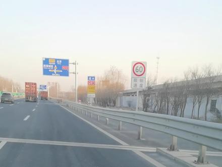 鬊shun鸟。原意是不好看的鸟。贬义词