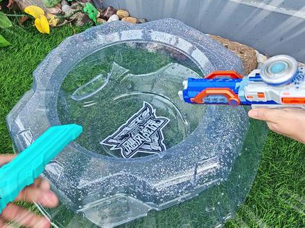 水上陀螺大战超激烈!特化拼装超酷发射器! #玩具 #飓风战魂 #飓风战魂陀螺