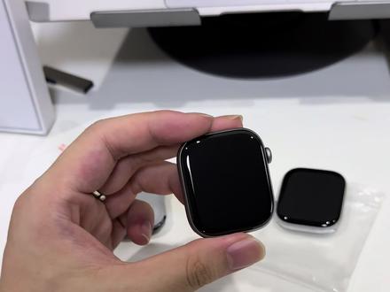 Apple Watch S11灰银 Apple Watch S11灰银实测|新色深空灰vs经典银色,选谁不踩坑#AppleWatchS11 #iwatch配色 #深空灰vs银色 #数码对比 #手表推荐